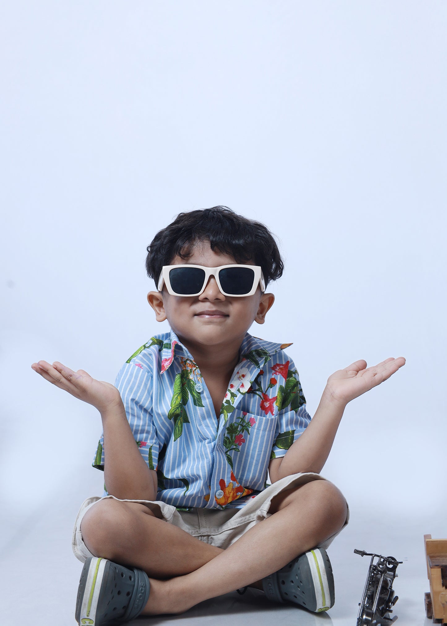 BLUE STRIPED FLORAL SHIRT