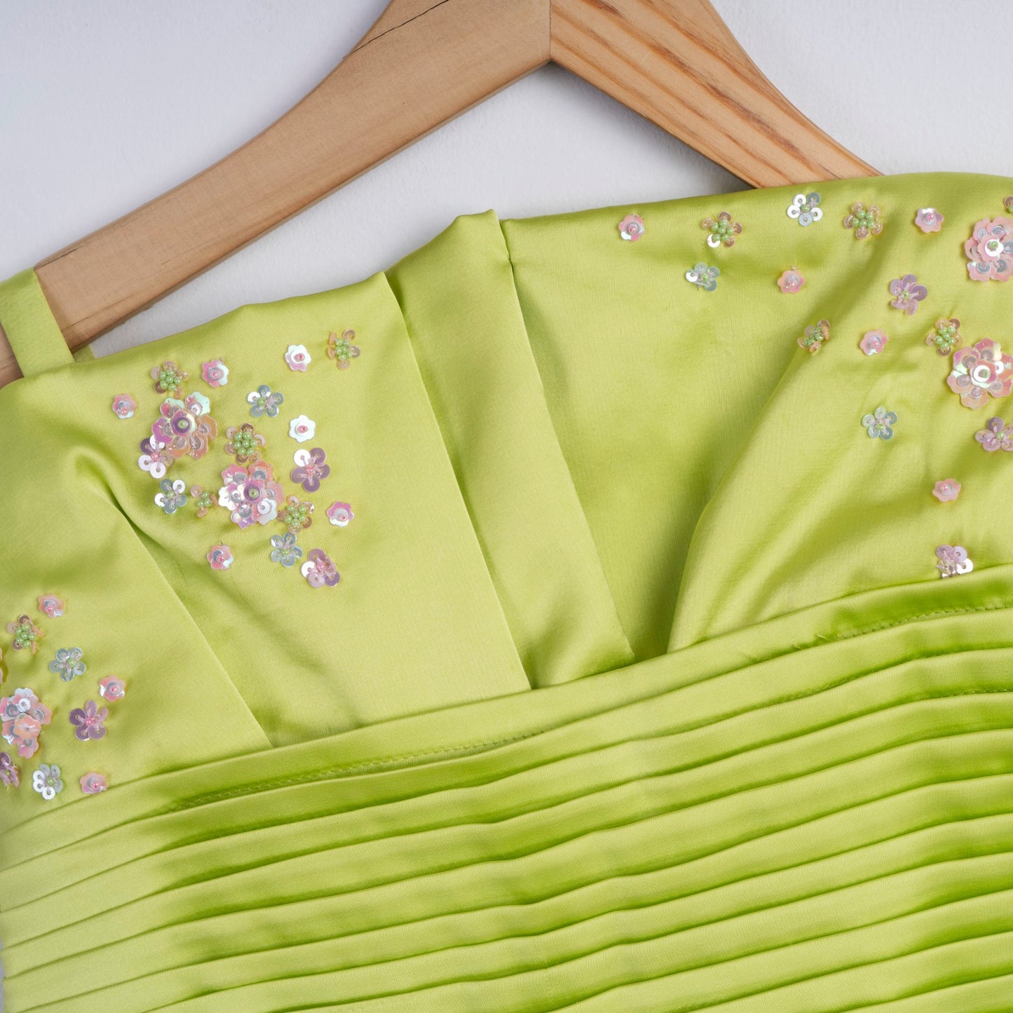 GREEN PLEATED FLORAL DELIGHT